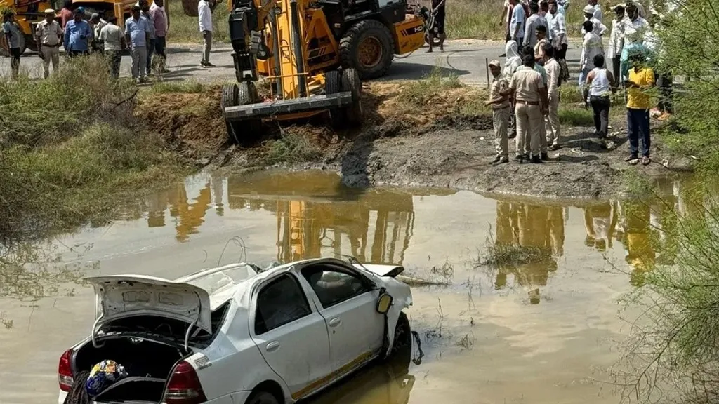 7 of a family deceased after Car overturns after losing control in Rajasthan.