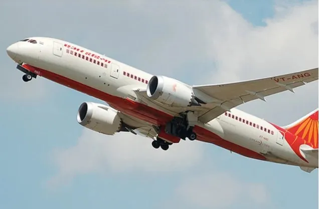 ଟୟଲେଟ୍‌ ଭାବି କକପିଟ୍‌ର ଗେଟ୍‌ ଖୋଲିବାକୁ ଚେଷ୍ଟା ; ପାଇଲଟଙ୍କୁ ହାଇଜ୍ୟାକ୍‌ର ଆଶଙ୍କା , ୯ ହେପାଜତରେ