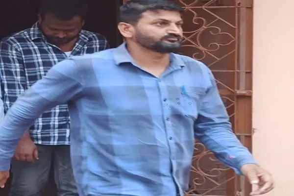 Vigilance Caught data entry operator of Block Welfare Officer Department in Simulia