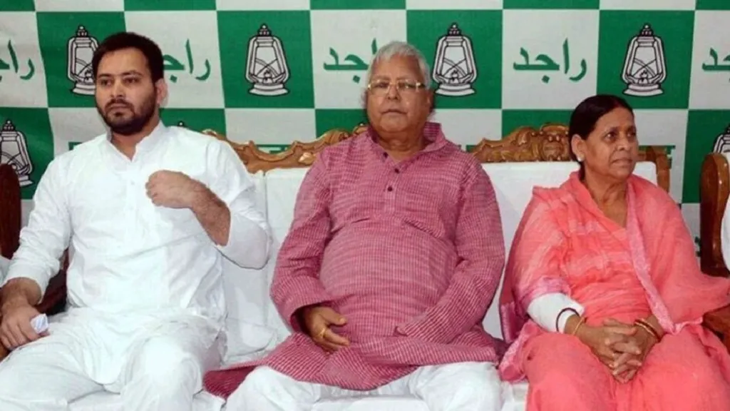 Lalu with rabdi and son