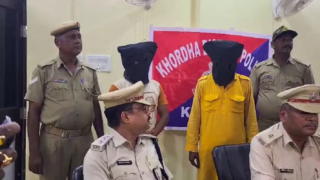 ପୋଲିସ ହାବୁଡ଼ରେ ପଡ଼ିଲେ ବ୍ରାଉନ ସୁଗାର ବେପାରୀ, ଜବତ ହେଲା ୨ ଲକ୍ଷ ଟଙ୍କାର ଧଳା ଜହର