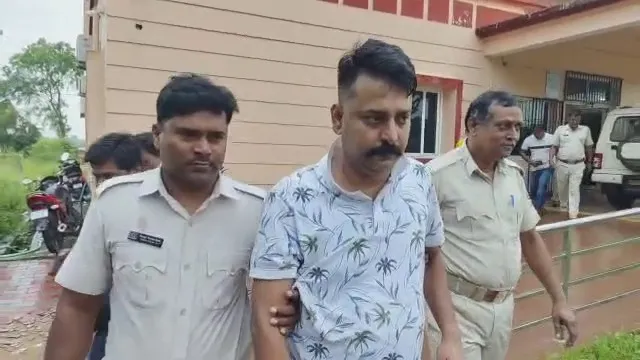 ଆର୍ମି ଓ ପୋଲିସ ପୋଷାକ ବ୍ୟବହାର କରୁଥିଲା, କାର୍‌ରେ ଲଗାଇଥିଲା ପୋଲିସ ଲୋଗୋ ସହ ସାଇରନ୍
