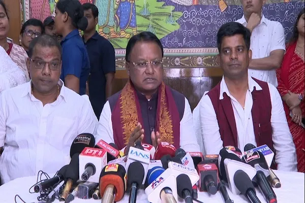 ଉଭୟ ପଡ଼ିଆରେ ହେବ ବାଲିଯାତ୍ରା: କଟକରେ ପୂଜା ମଣ୍ଡପ ବୁଲିବା ପରେ ମୁଖ୍ୟମନ୍ତ୍ରୀଙ୍କ ପ୍ରତିକ୍ରିୟା