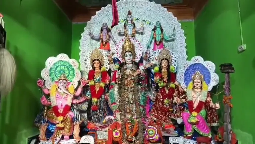 ଦୁର୍ଗାଙ୍କ ସ୍ଥାନରେ ପୂଜା ପାଆନ୍ତି ମା’ ନୀଳ ସରସ୍ଵତୀ, ଜାଣନ୍ତୁ କେଉଁଠି ରହିଛି ଏହି ପରମ୍ପରା ?