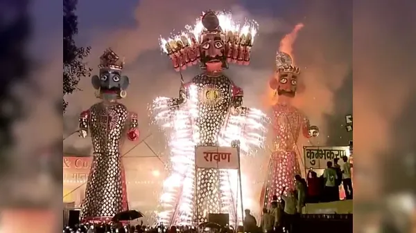 ଦିଲ୍ଲୀରେ ପିଏମ୍ ମୋଦୀ ଓ ସୋନିଆ ଗାନ୍ଧୀଙ୍କ କାର୍ଯ୍ୟକ୍ରମ ରଦ୍ଦ, ଲାଲକିଲ୍ଲା ପରିସରରେ ରବଣ ଦହନ କଲେ ରାଷ୍ଟ୍ରପତି