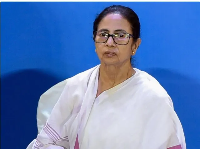 ଯେଉଁଠି ଅଛ ସେଇଠି ହିଁ ରହି ଥାଅ : ଦାର୍ଜିଲିଂ ଦୁର୍ଘଟଣା ପରେ ପର୍ଯ୍ୟଟକଙ୍କୁ ମମତା ବାନାର୍ଜୀଙ୍କ ପରାମର୍ଶ