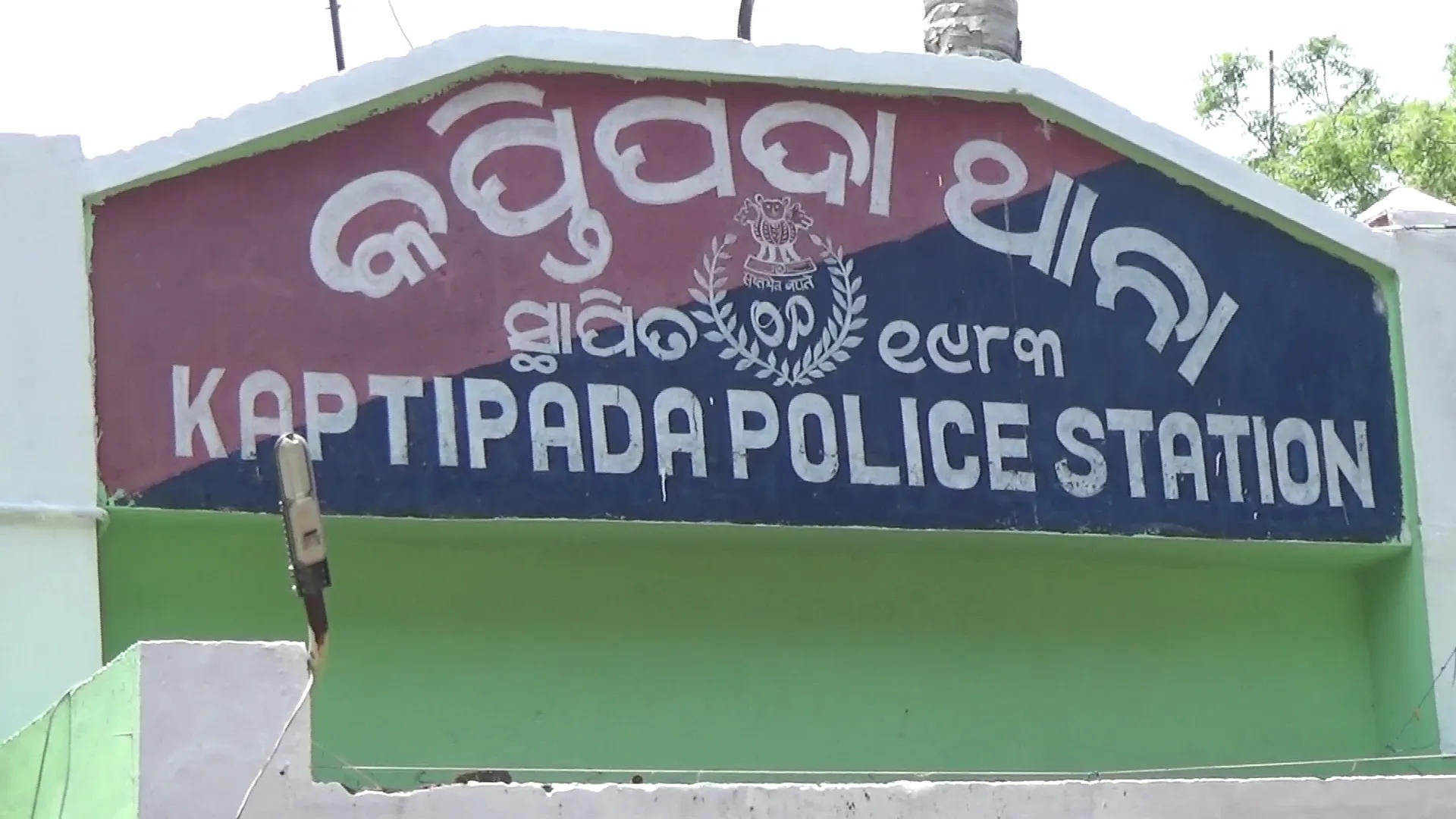 ଘରେ ପଶିଲେ, ବନ୍ଧୁକ ଦେଖାଇ ଲୁଟିନେଲେ ନଗଦ ଟଙ୍କା ଓ ସୁନା ଅଳଙ୍କାର