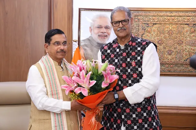 କେନ୍ଦ୍ରମନ୍ତ୍ରୀ ପ୍ରହଲ୍ଲାଦ ଯୋଶୀଙ୍କୁ ଭେଟିଲେ ଉପମୁଖ୍ୟମନ୍ତ୍ରୀ କେଭି ସିଂହଦେଓ, ପୁରୀ ଆସିବା ପାଇଁ କଲେ ନିମନ୍ତ୍ରଣ