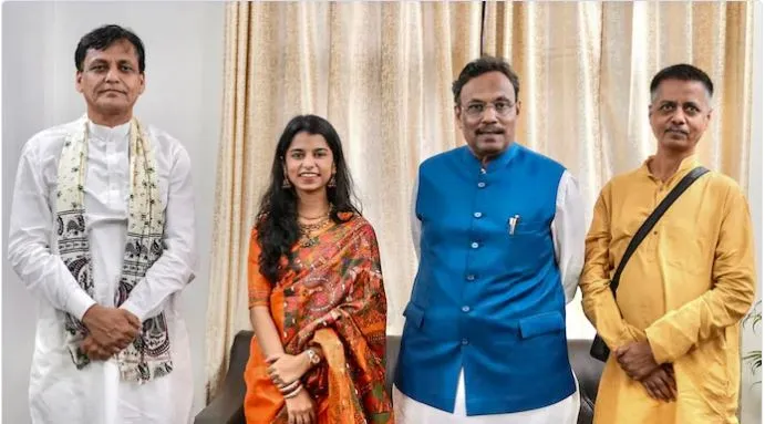 ବିଜେପିରେ ଯୋଗ ଦେଲେ କଣ୍ଠଶିଳ୍ପୀ ମୈଥିଲି ଠାକୁର: ବିହାରର ଏହି ଆସନରୁ ଲଢ଼ିପାରନ୍ତି ନିର୍ବାଚନ