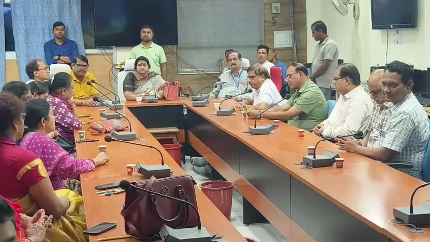 delhi-high-court-forward-summon-to-sashi-tharur