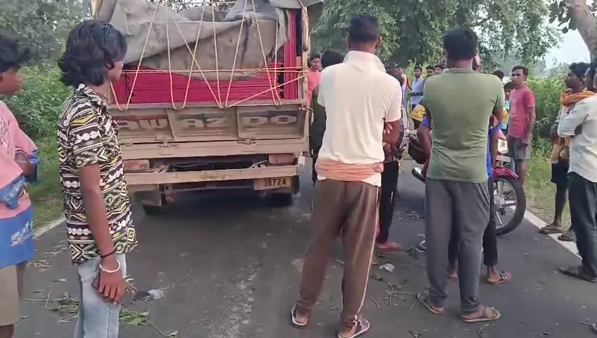 ପିକଅପ୍‌ ଧକ୍କାରେ ଯୁବକଙ୍କ ମୃତ୍ୟୁ, ମୃତ ଦେହ ରଖି ଗାଁ ଲୋକଙ୍କ ରାସ୍ତା ଅବରୋଧ