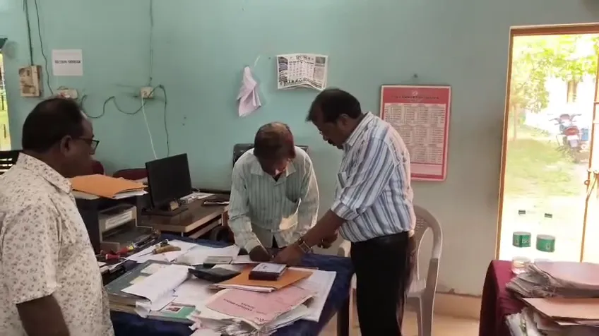 Collector suspend a clerk for coming in Drunken to Office in Subarnapur.