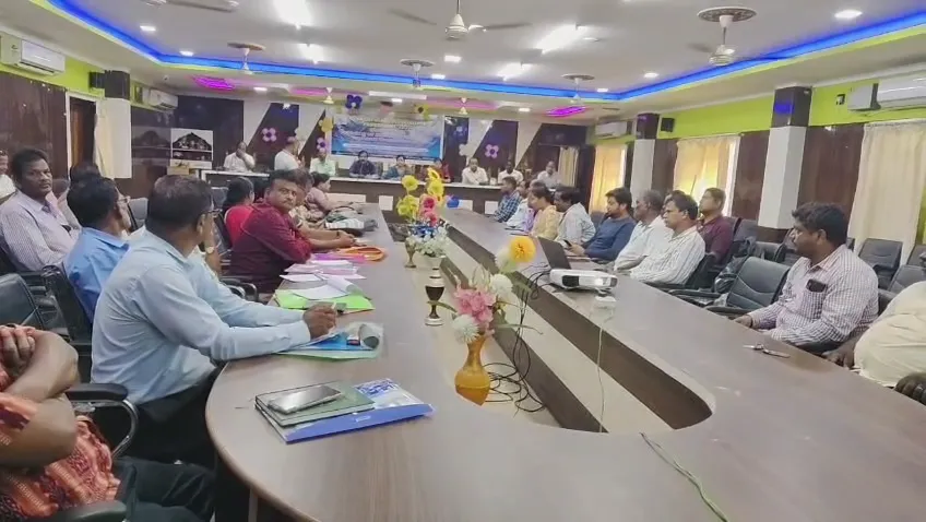 ସମ୍ଭାବ୍ୟ ବାତ୍ୟା ମୁକାବିଲା ନେଇ ଗୋପ ପ୍ରଶାସନର ପ୍ରାକ୍ ପ୍ରସ୍ତୁତି ବୈଠକ, ୧୮ ବହୁମୁଖୀ ଓ ୮୨ ଅସ୍ଥାୟୀ ବାତ୍ୟା ଆଶ୍ରୟସ୍ଥଳୀ ପ୍ରସ୍ତୁତ