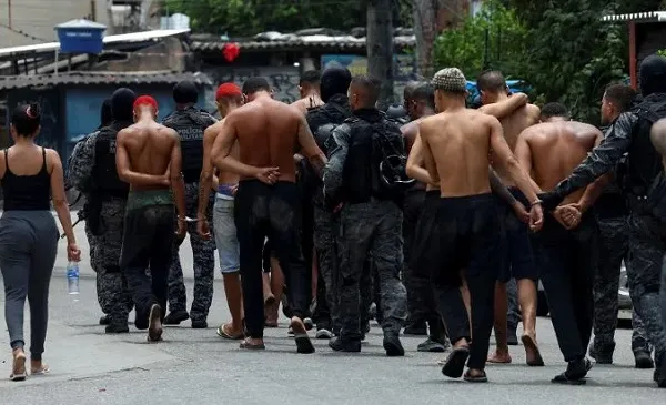 ରାସ୍ତା-ମଝିରେ-ଛାଡ଼ି-ଦେଇଥି