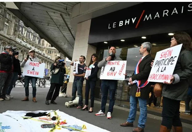girl-student-makes-eco-friendly-paper-from-peels-of-onion-garlic-and-potatoes