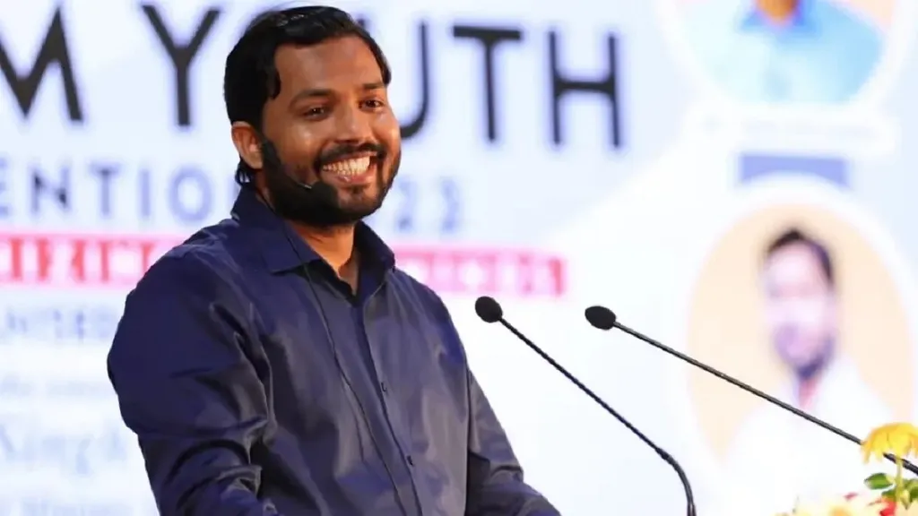 Bihar Assembly Election:  ଖାନ ସାର ଦେଲେ ଭୋଟ, ଯାହା କହିଲେ ସମସ୍ତେ ଶୁଣିବା ଦରକାର