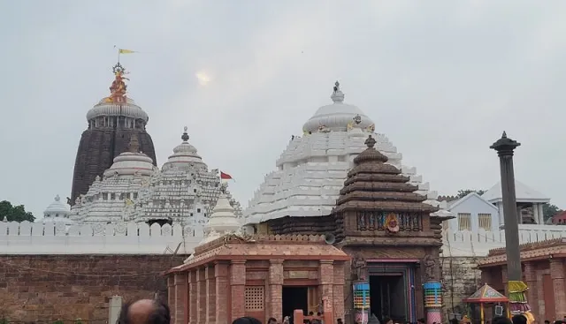 ୩ ସେବାୟତଙ୍କ ବିରୋଧରେ ଶୃଙ୍ଖଳାଗତ କାର୍ଯ୍ୟାନୁଷ୍ଠାନ, ନିଲମ୍ବନ କଲା ଶ୍ରୀମନ୍ଦିର ପ୍ରଶାସନ