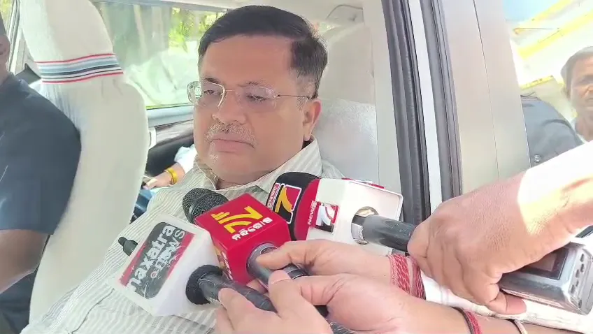 pm-modi-refers-to-ban-on-dev-anands-films-kishore-kumar-songs-to-blast-congress-on-emergency