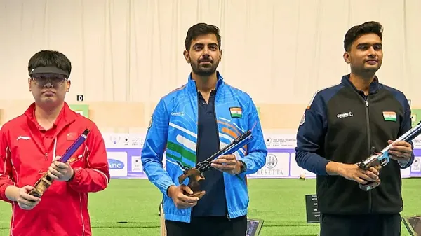 huge-number-of-matric-students-and-parents-appoaching-bsc-for-rechecking