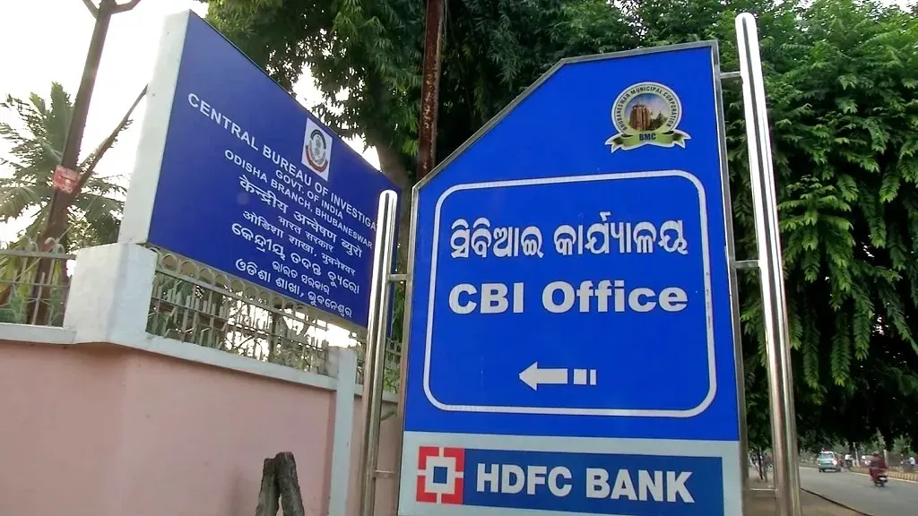 man-gets-hit-by-train-in-madhya-pradesh-his-head-recovered-in-bengaluru