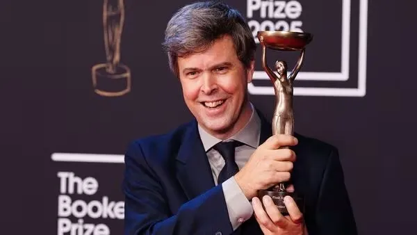 hundred-of-people-strike-in-front-of-sub-collector-office