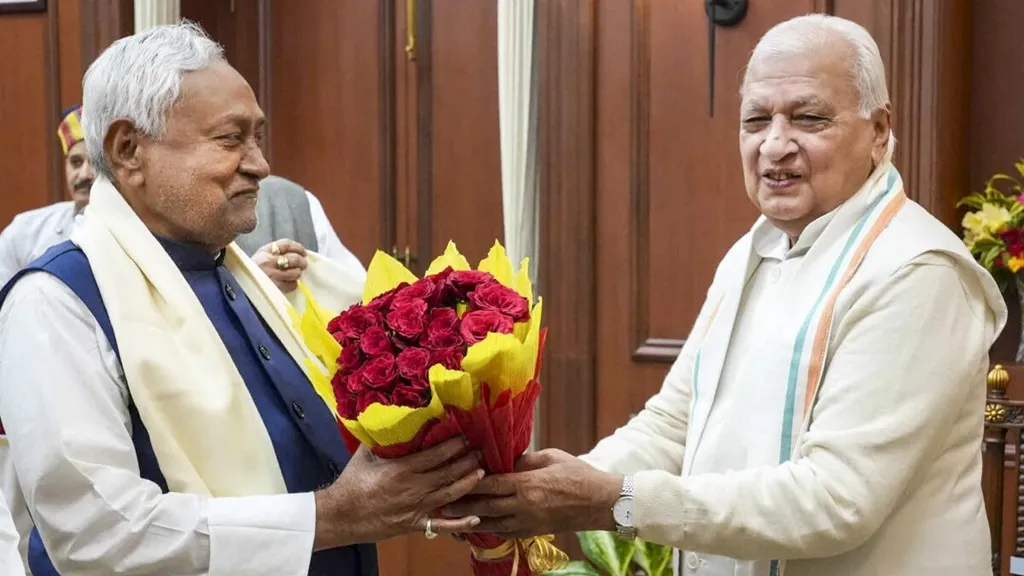 noida-road-accident-3-people-of-same-family-killed-one-injured