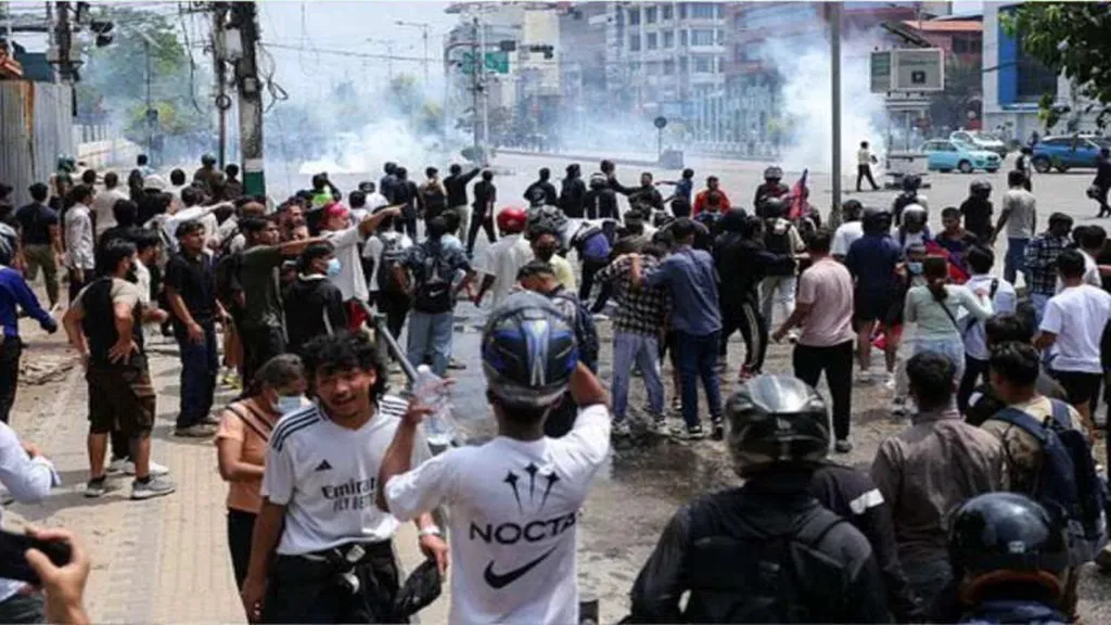 fire-in-new-delhi-to-darbhanga-clone-special-express-train