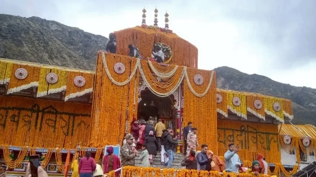 ଶୀତ ଋତୁ ଲାଗି ନଭେମ୍ବର ୨୫ ତାରିଖରେ ବନ୍ଦ ହେବ ବଦ୍ରୀନାଥ ଧାମ କବାଟ, ୪ ଦିନ ଧରି ଚାଲିବ ପ୍ରକ୍ରିୟା