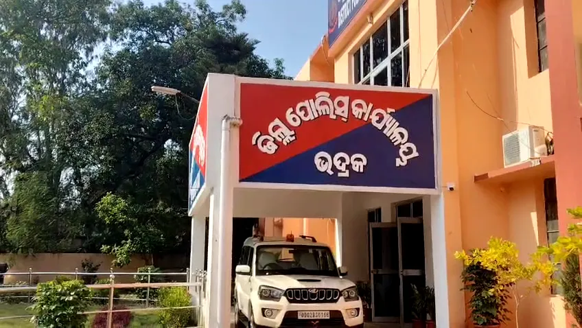 bihar-teacher-innovative-idea-to-teach-english-goes-viral-amitabh-impressed