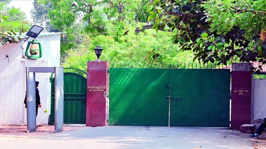 ୧୦ ସର୍କୁଲାର ରୋଡ କ୍ୱାର୍ଟର କାହିଁକି ଛାଡୁ ନାହାନ୍ତି ରାବଡୀ ଦେବୀ, ଜାଣନ୍ତୁ ତାଙ୍କୁ ନୂଆ ଆବଣ୍ଟିତ ଘରଟି କିପରି?