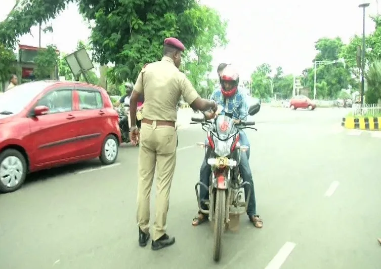 ଅଭ୍ୟାସଗତ ସଡ଼କ ସୁରକ୍ଷା ନିୟମ ଉଲ୍ଲଙ୍ଘନକାରୀଙ୍କ ବିରୋଧରେ କଠୋର କାର୍ଯ୍ୟାନୁଷ୍ଠାନ, ୨୪୧ଟି ଯାନର ପଞ୍ଜିକରଣ ପ୍ରମାଣପତ୍ର ନିଲମ୍ବନ