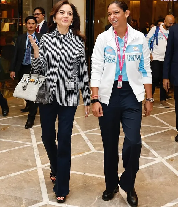 man-marry-with-9-girls-for-fun