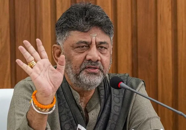 ‘ଦିଲ୍ଲୀ ଯିବା ମନ୍ଦିର ଯିବା ପରି ସମାନ’, ସିଏମ ପଦ ନେଇ ଟଣାଓଟରା ମଧ୍ୟରେ ଏମିତି କାହିଁକି କହିଲେ ଶିବକୁମାର