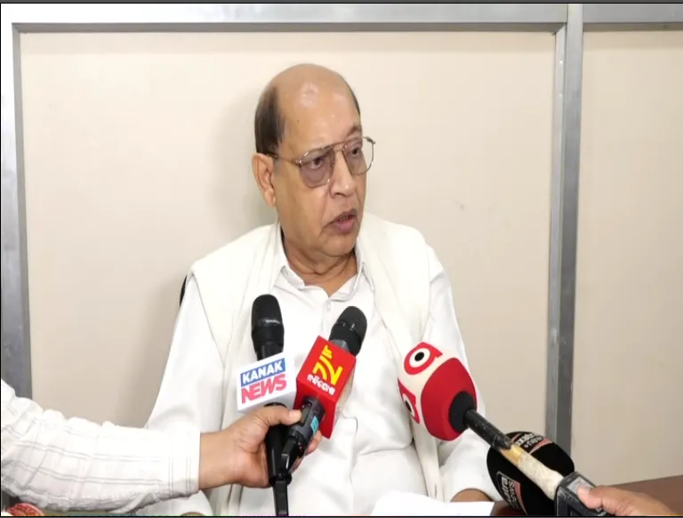 puri-couple-get-ginius-record-by-using-general-transport-service