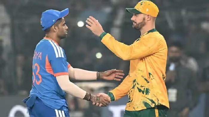 IND vs SA T 20: ଟସ୍ ଜିତି ଭାରତର ବୋଲିଂ ନିଷ୍ପତ୍ତି, ୩ ପରିବର୍ତ୍ତନ ସହ ପଡ଼ିଆକୁ ଓହ୍ଲାଇଲା ଦ. ଆଫ୍ରିକା