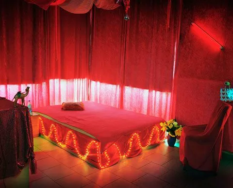 ଫ୍ରାନ୍ସ ଏବଂ ଇଟାଲୀରେ ଯୌନ ବ୍ୟାପାର ଉପରୁ କଟକଣା ହଟାଇବାକୁ ପ୍ରସ୍ତୁତି, କାହିଁକି ୟୁରୋପୀୟ ଦେଶରେ ଲାଗିଥିଲା ଲଗାମ୍ ?