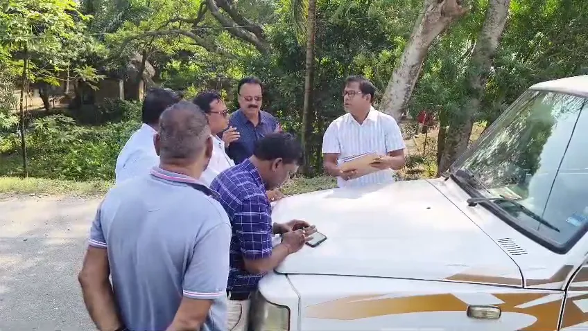 jatra-actors-bapi-panda-and-nari-panda-met-chief-minister-mohan-majhi