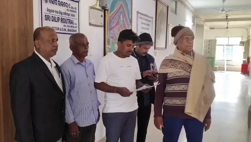 parra-close-to-mehbooba-talks-to-the-terrorists