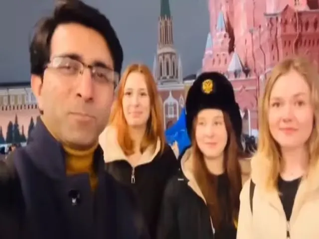 ‘କେଉଁ ଦେଶର ପୁଅ ପସନ୍ଦ: ଭାରତ ନା ପାକିସ୍ତାନ ?’ ରୁଷୀୟ ଝିଅଙ୍କୁ ପଚାରିଲେ ପାକିସ୍ତାନୀ ବ୍ଲଗର୍ ? ଉତ୍ତର ଶୁଣିକି ୟୁଜର୍ସ ତାଜୁବ୍