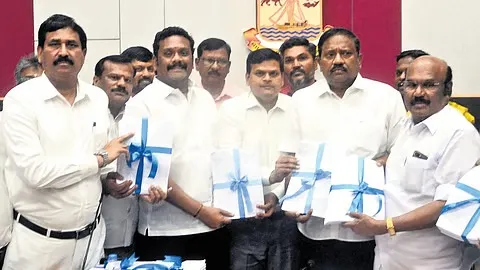 on-the-occasion-of-utkalmani-shraddha-diwas-tilatarpana-in-mahanadi