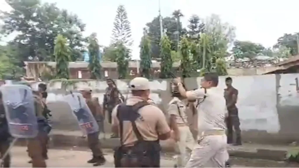 loot-and-firing-in-sundargarh-binika