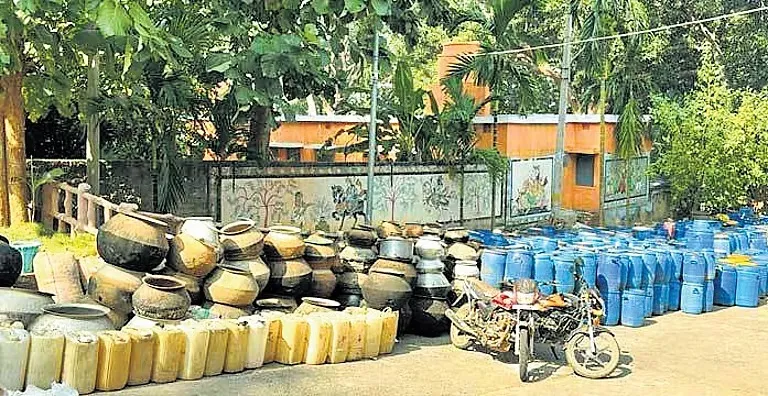 police-patrolling-van-overturned-in-an-unknown-bus-collision-in-keonjhar