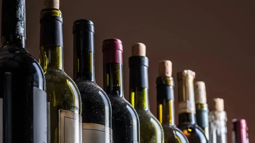 rpf-soldier-saved-life-from-moving-train-in-mumbai-borivali-railway-station