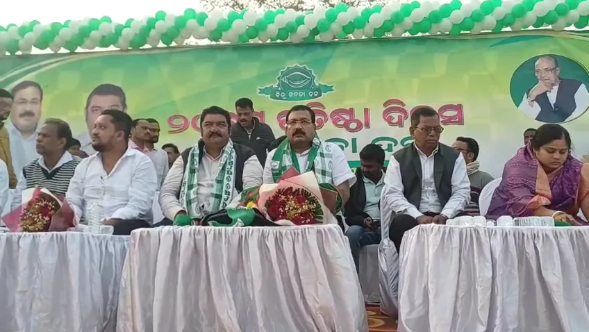 sunny-leone-happy-to-be-on-film-shooting-set-set