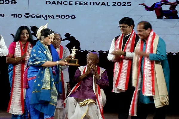 cm-naveen-patnaik-announces-special-package-for-migrant-labors