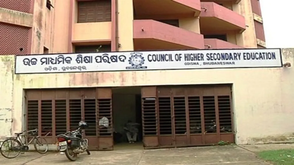 hero-company-has-given-2-wheeler-ambulance-to-bhadrak-administrative