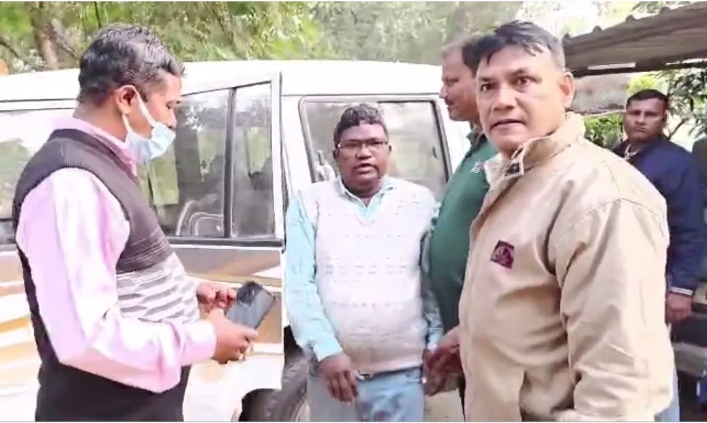 elephant-attack-old-men-in-hindol