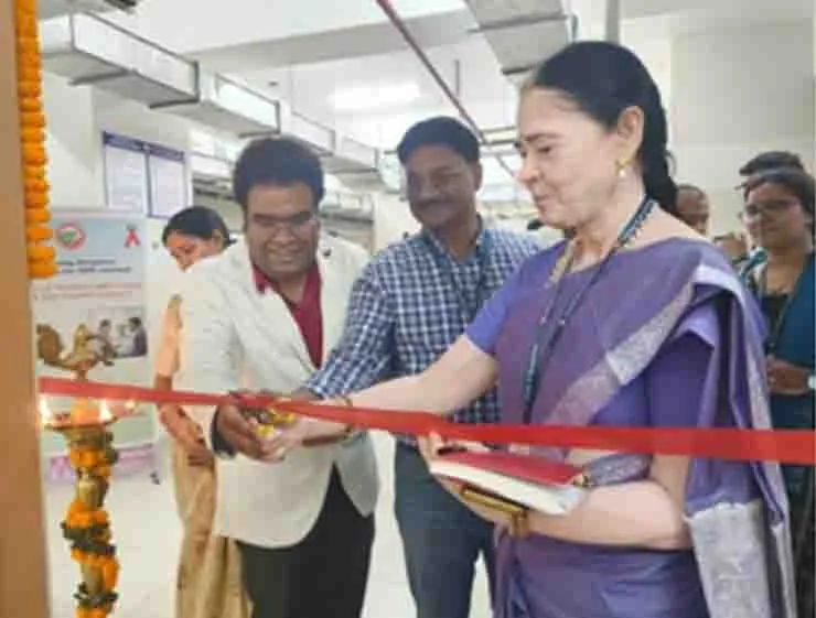 congress-took-a-jibe-at-pm-modi-through-this-picture-asked-when-will-you-face-so-many-cameras