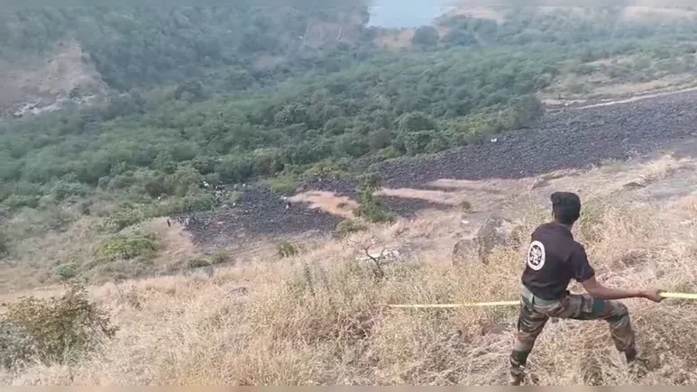 ସପ୍ତଶୃଙ୍ଗ ଘାଟି ତଳକୁ ଖସିଲା କାର, ୬ ମୃତ