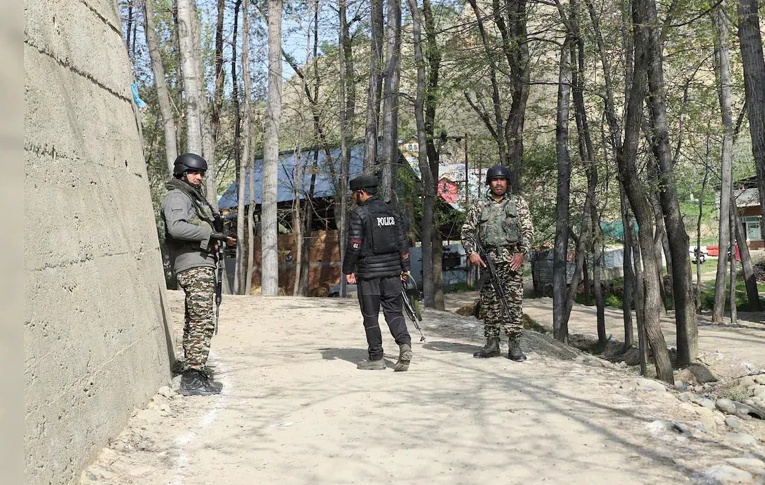 ଘଞ୍ଚ ଜଙ୍ଗଲରେ ଆତଙ୍କବାଦୀଙ୍କ ବେସ୍ କ୍ୟାମ୍ପ : ଜବତ ହେଲା ରାଇଫଲ ଏବଂ ଗୁଳି  